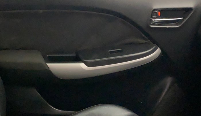 2016 Maruti Baleno ALPHA PETROL 1.2, Petrol, Manual, 38,681 km, Left front window switch / handle - Switch/handle not functional