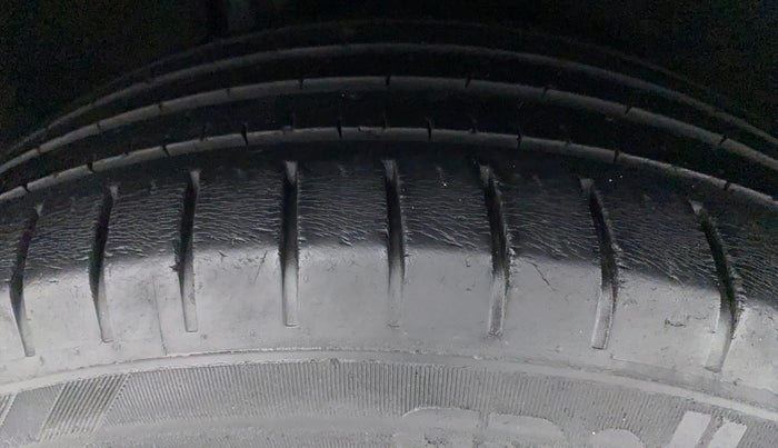 2016 Maruti Baleno ALPHA PETROL 1.2, Petrol, Manual, 38,681 km, Right Rear Tyre Tread