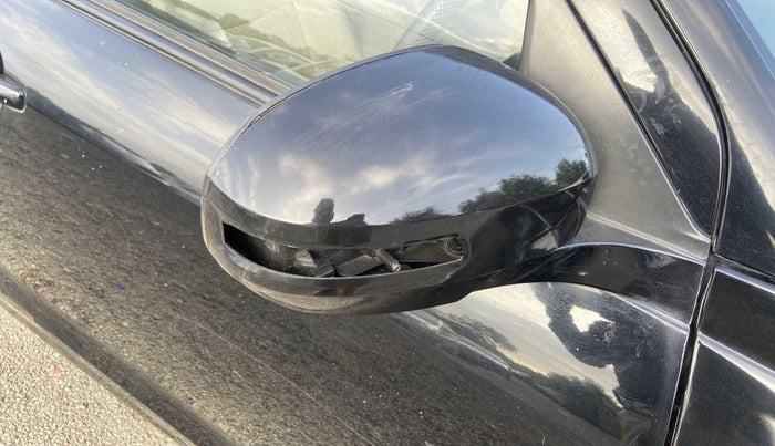 2014 Maruti Swift Dzire VXI, CNG, Manual, 64,211 km, Right rear-view mirror - Indicator light has minor damage
