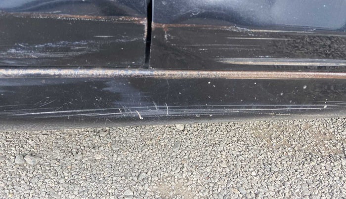 2014 Maruti Swift Dzire VXI, CNG, Manual, 64,211 km, Right running board - Minor scratches