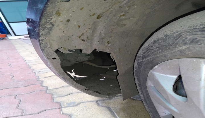 2014 Maruti Swift Dzire VXI, CNG, Manual, 64,211 km, Left fender - Lining loose