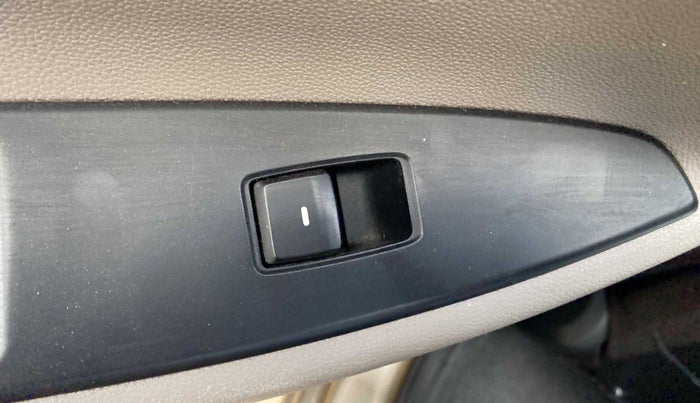 2015 Hyundai Elite i20 MAGNA 1.2, Petrol, Manual, 59,612 km, Left front window switch / handle - Switch/handle not functional