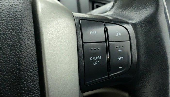 2017 Mahindra XUV500 W10 AT, Diesel, Automatic, 87,979 km, Adaptive Cruise Control