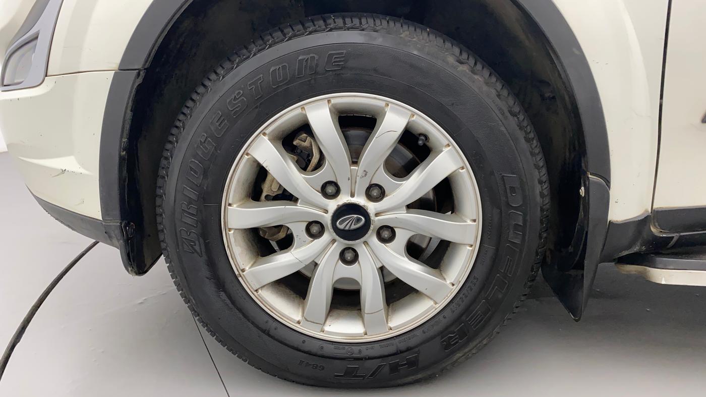 2017 Mahindra XUV500 W10 AT, Diesel, Automatic, 87,979 km, Left Front Wheel