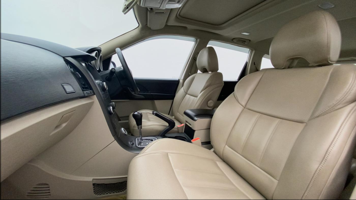 2017 Mahindra XUV500 W10 AT, Diesel, Automatic, 87,979 km, Right Side Front Door Cabin