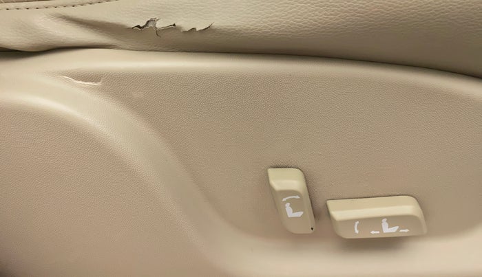 2017 Mahindra XUV500 W10 AT, Diesel, Automatic, 87,979 km, Driver Side Adjustment Panel