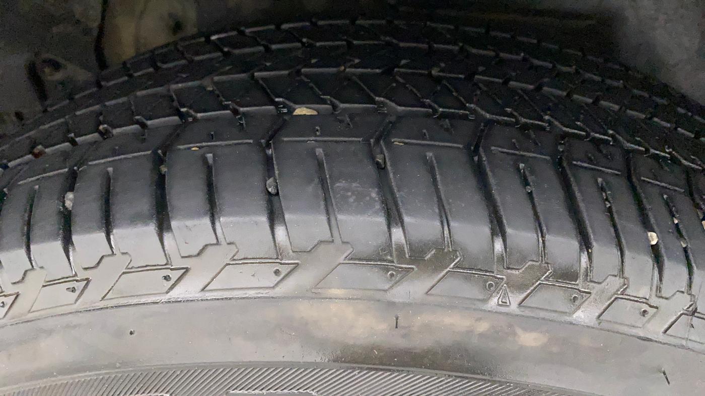 2017 Mahindra XUV500 W10 AT, Diesel, Automatic, 87,979 km, Right Rear Tyre Tread