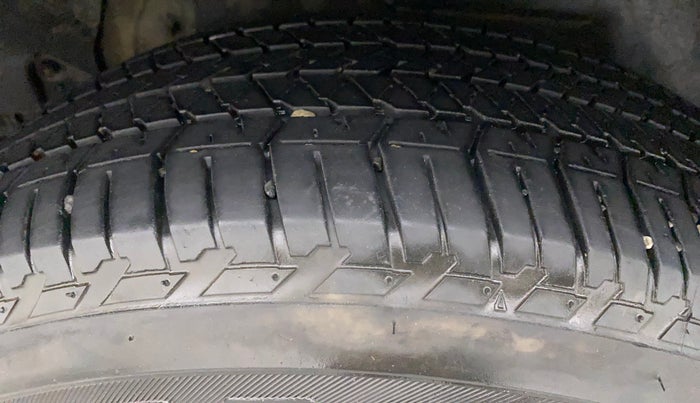 2017 Mahindra XUV500 W10 AT, Diesel, Automatic, 87,979 km, Right Rear Tyre Tread