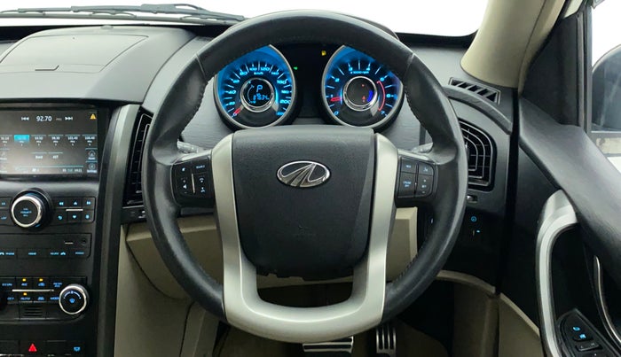 2017 Mahindra XUV500 W10 AT, Diesel, Automatic, 87,979 km, Steering Wheel Close Up