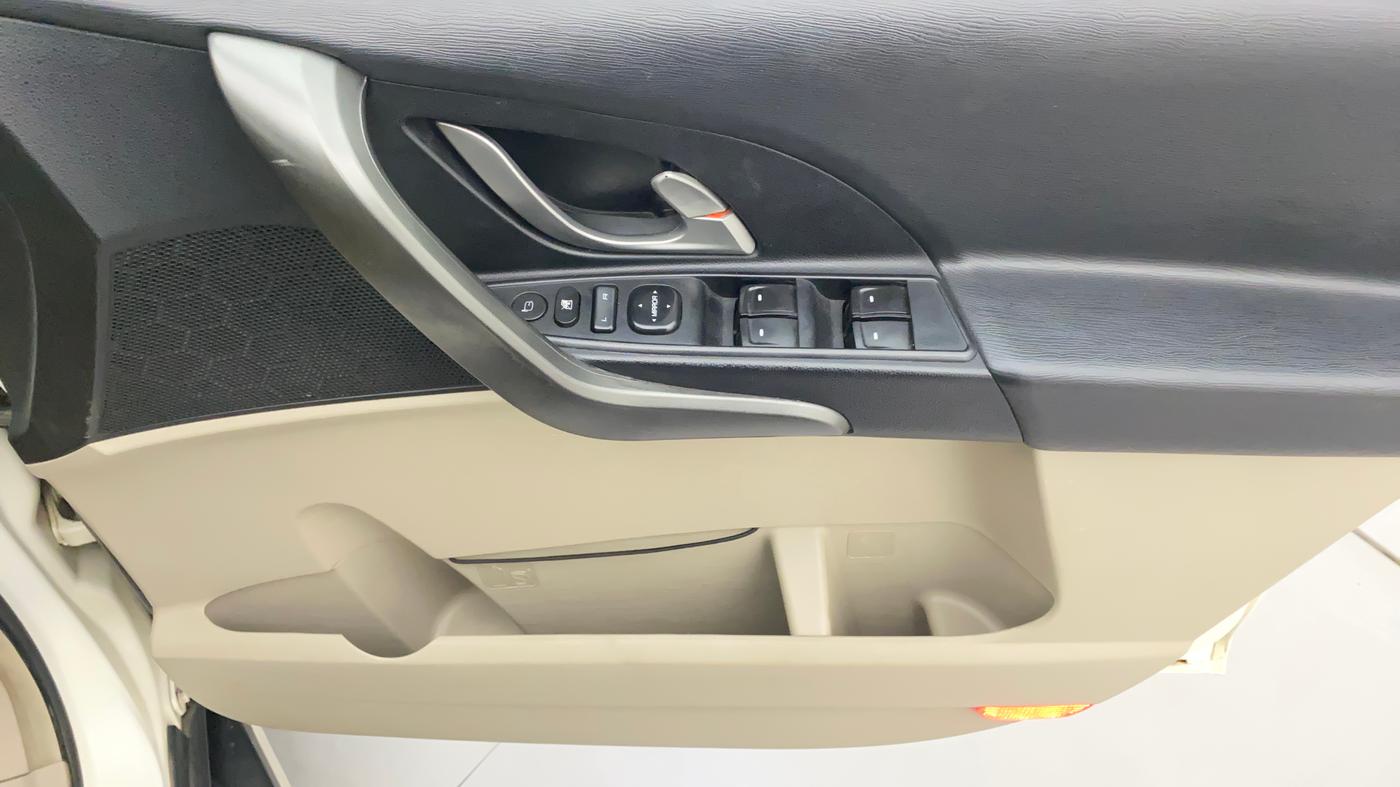 2017 Mahindra XUV500 W10 AT, Diesel, Automatic, 87,979 km, Driver Side Door Panels Control