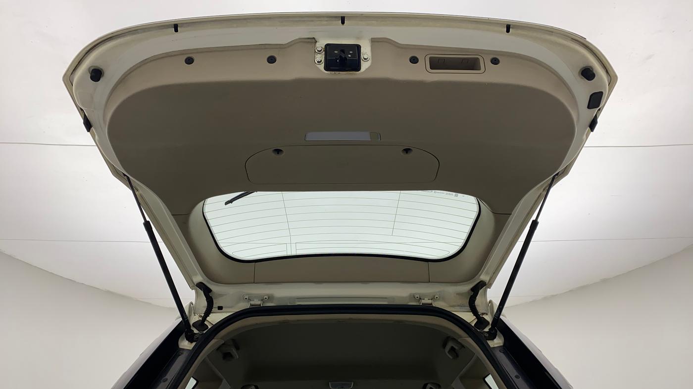 2017 Mahindra XUV500 W10 AT, Diesel, Automatic, 87,979 km, Boot Door Open