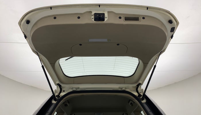 2017 Mahindra XUV500 W10 AT, Diesel, Automatic, 87,979 km, Boot Door Open