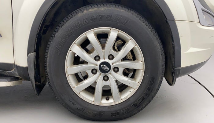 2017 Mahindra XUV500 W10 AT, Diesel, Automatic, 87,979 km, Right Front Wheel