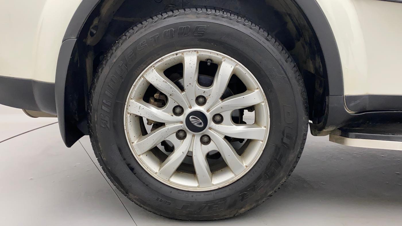 2017 Mahindra XUV500 W10 AT, Diesel, Automatic, 87,979 km, Right Rear Wheel