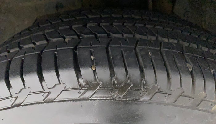 2017 Mahindra XUV500 W10 AT, Diesel, Automatic, 87,979 km, Left Front Tyre Tread