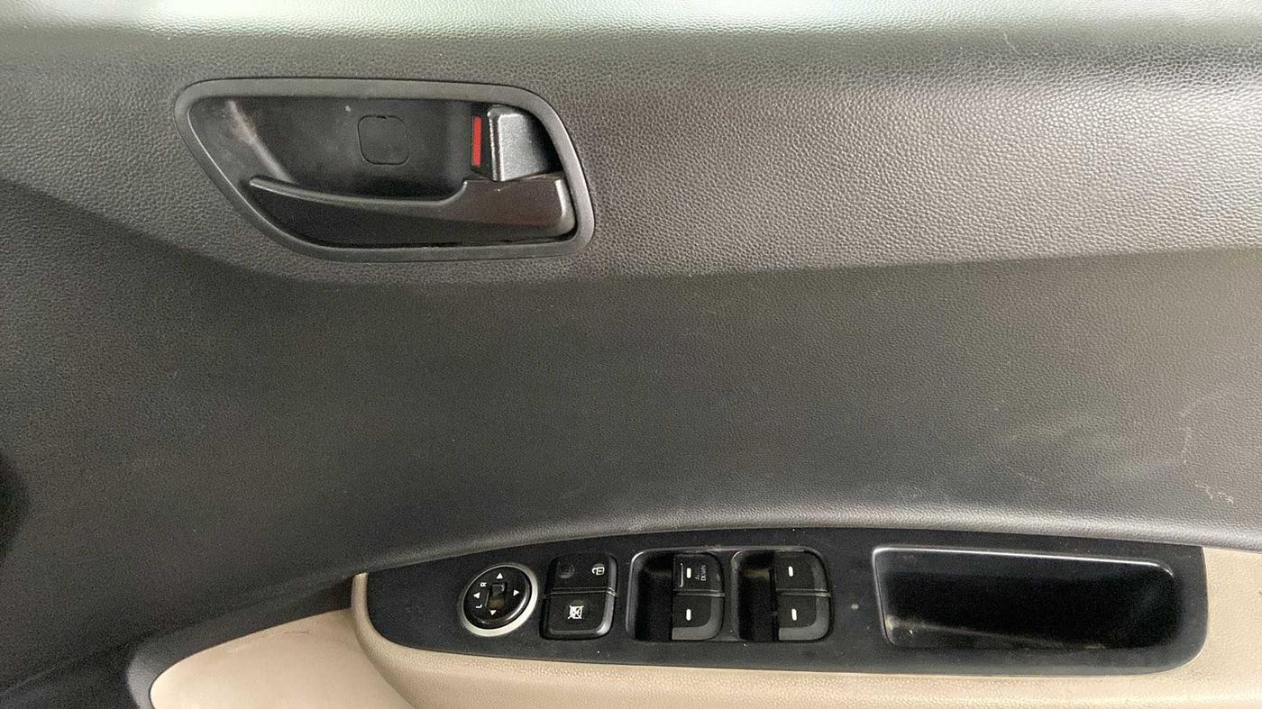 2019 Hyundai Grand i10 MAGNA 1.2 KAPPA VTVT, Petrol, Manual, 49,805 km, Driver Side Door Panels Control