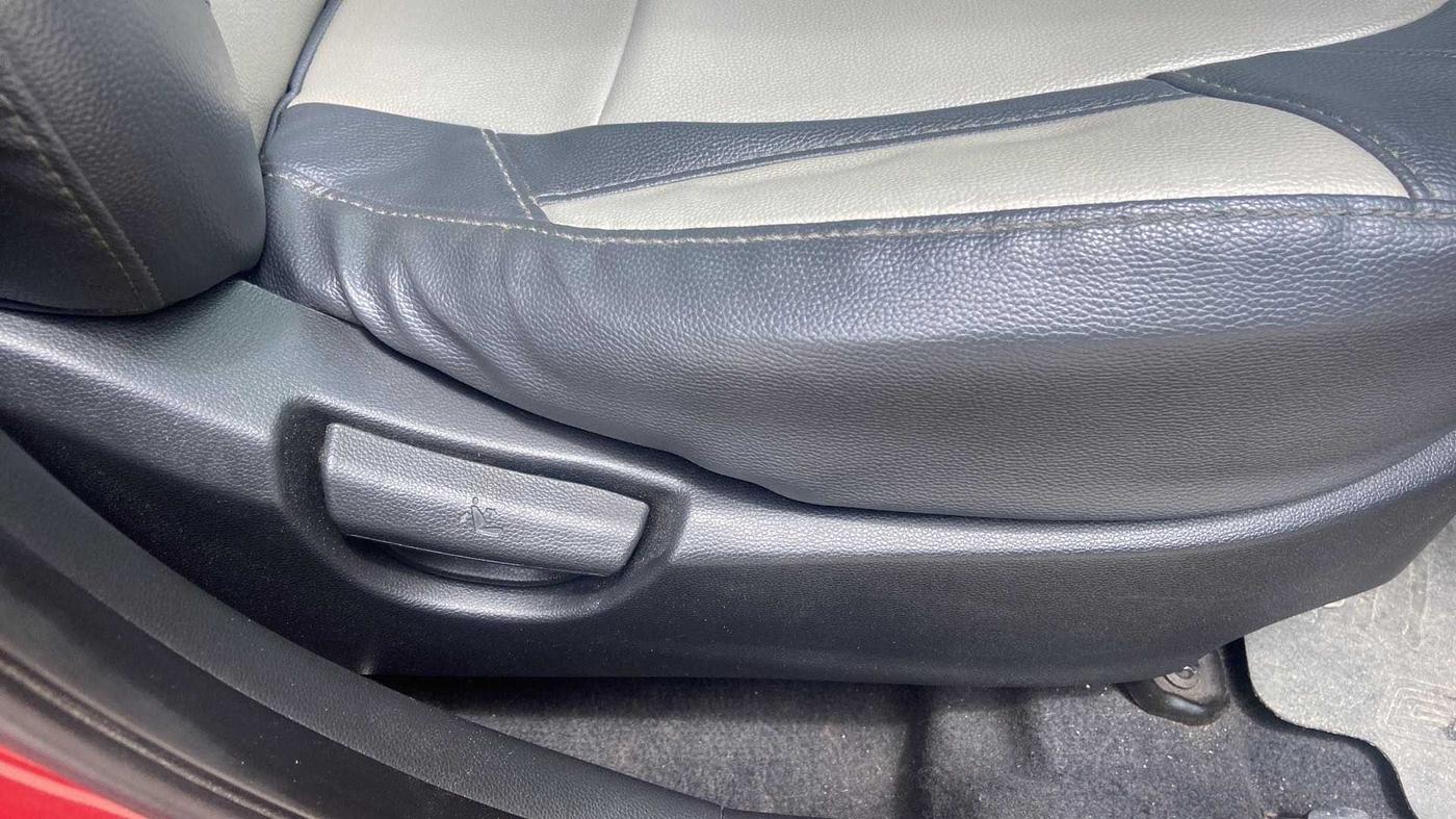 2017 Hyundai Grand i10 SPORTZ (O) AT 1.2 KAPPA VTVT, Petrol, Automatic, 62,803 km, Driver Side Adjustment Panel