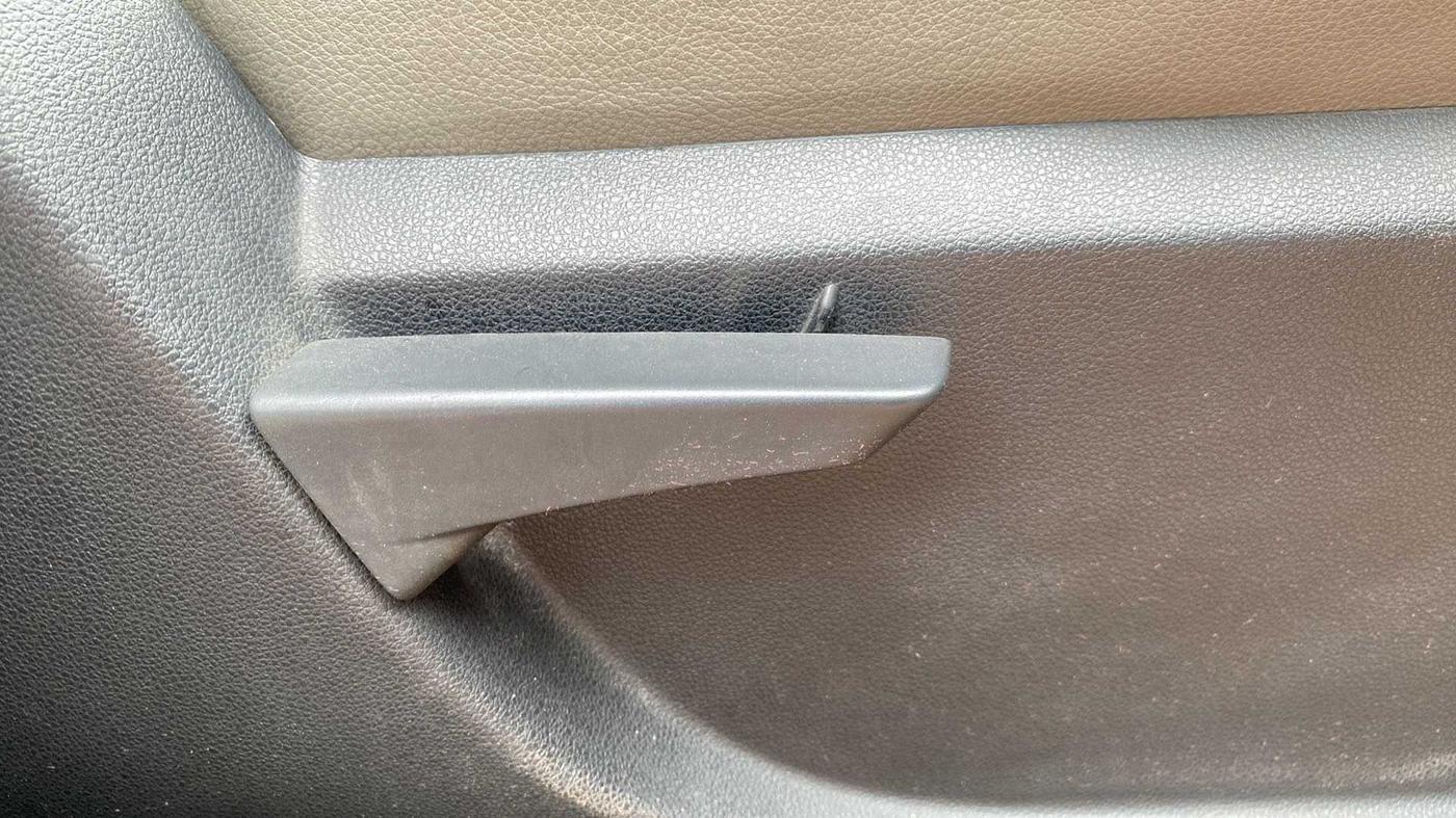 2017 Mahindra Kuv100 K4 PLUS 5 STR, Petrol, Manual, 5,352 km, Driver Side Adjustment Panel