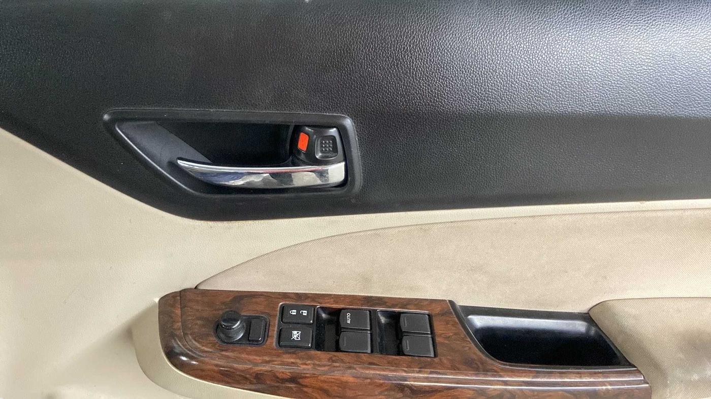 2017 Maruti Dzire ZXI PLUS AMT, Petrol, Automatic, 74,652 km, Driver Side Door Panels Control