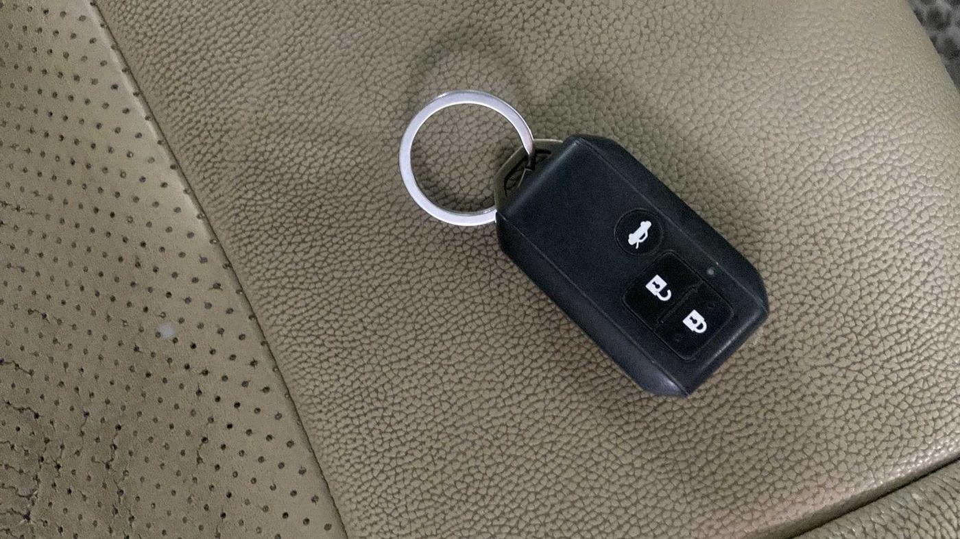 2017 Maruti Dzire ZXI PLUS AMT, Petrol, Automatic, 74,652 km, Key Close Up