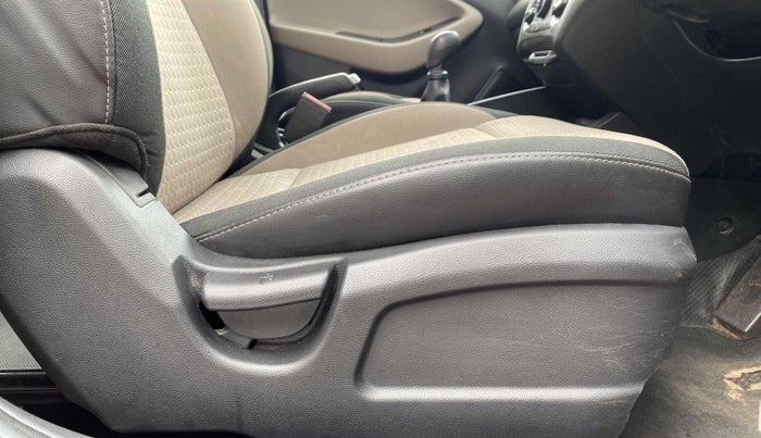 2017 Hyundai Elite i20 MAGNA 1.2, Petrol, Manual, 17,288 km, Driver Side Adjustment Panel