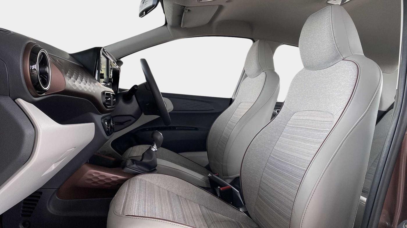 2020 Hyundai AURA SX 1.2, Petrol, Manual, 25,360 km, Right Side Front Door Cabin