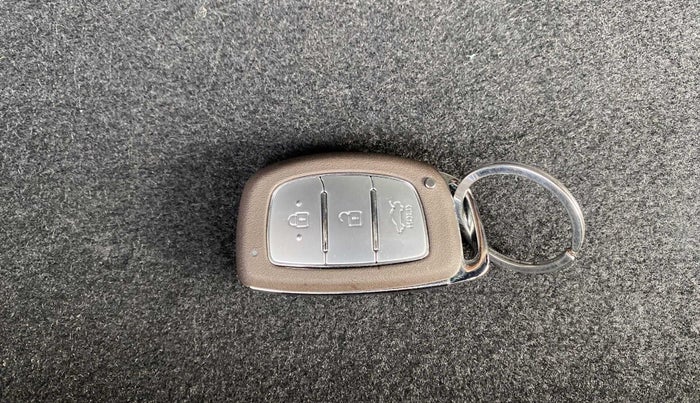 2020 Hyundai AURA SX 1.2, Petrol, Manual, 25,360 km, Key Close Up