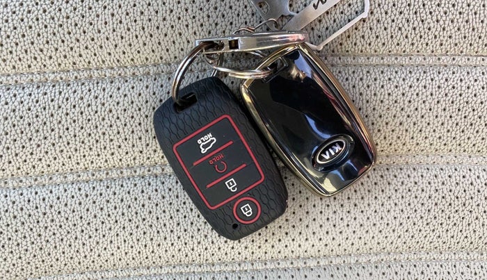 2021 KIA SONET HTX 1.5, Diesel, Manual, 27,693 km, Key Close Up