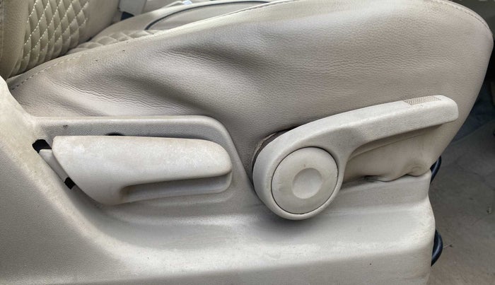 2014 Maruti Ertiga ZDI, Diesel, Manual, 77,666 km, Driver Side Adjustment Panel