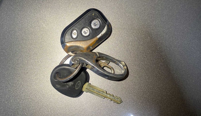 2013 Hyundai Eon MAGNA +, Petrol, Manual, 82,327 km, Key Close Up