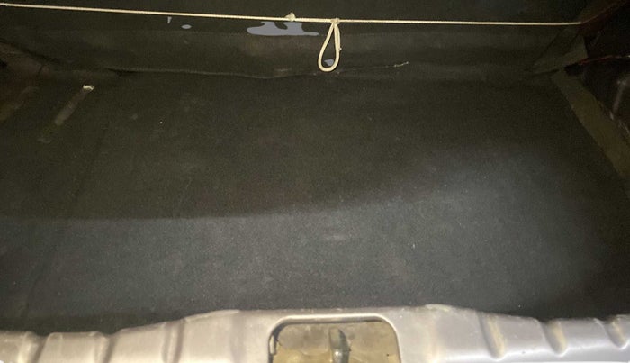 2013 Hyundai Eon MAGNA +, Petrol, Manual, 82,327 km, Boot Inside