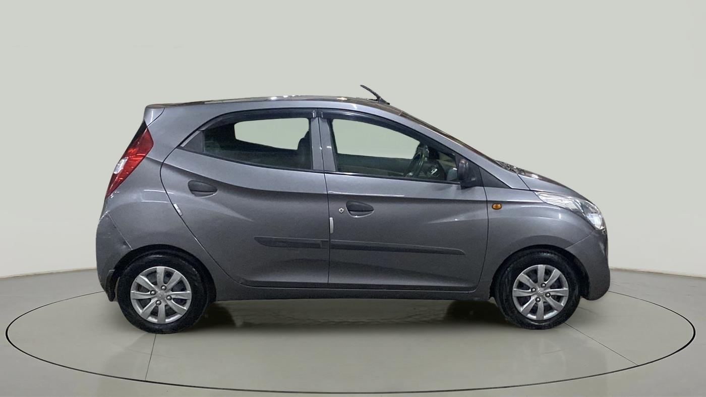 2013 Hyundai Eon MAGNA +, Petrol, Manual, 82,327 km, Right Side View