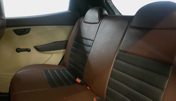 2013 Hyundai Eon MAGNA +, Petrol, Manual, 82,327 km, Right Side Rear Door Cabin