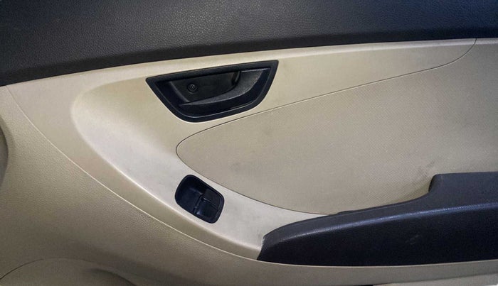 2013 Hyundai Eon MAGNA +, Petrol, Manual, 82,327 km, Driver Side Door Panels Control