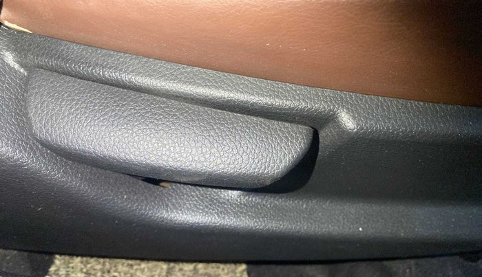 2013 Hyundai Eon MAGNA +, Petrol, Manual, 82,327 km, Driver Side Adjustment Panel