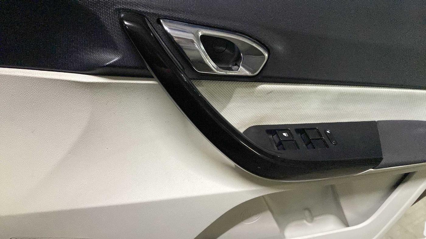 2022 Tata TIGOR XZ PLUS CNG, CNG, Manual, 13,833 km, Driver Side Door Panels Control
