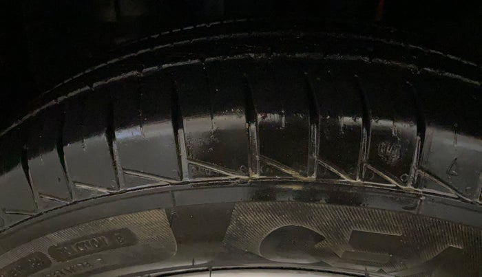 2023 Renault TRIBER RXL MT, Petrol, Manual, 36,279 km, Left Front Tyre Tread