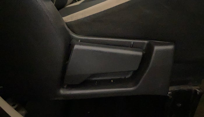 2023 Renault TRIBER RXL MT, Petrol, Manual, 36,279 km, Driver Side Adjustment Panel