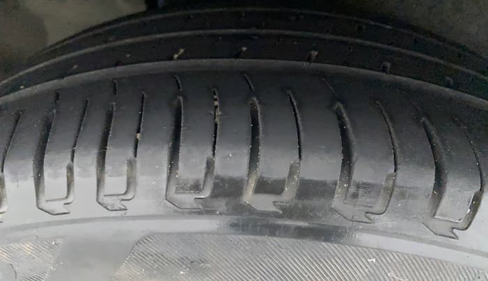 2017 Maruti Ertiga VXI AT, Petrol, Automatic, 61,486 km, Right Rear Tyre Tread