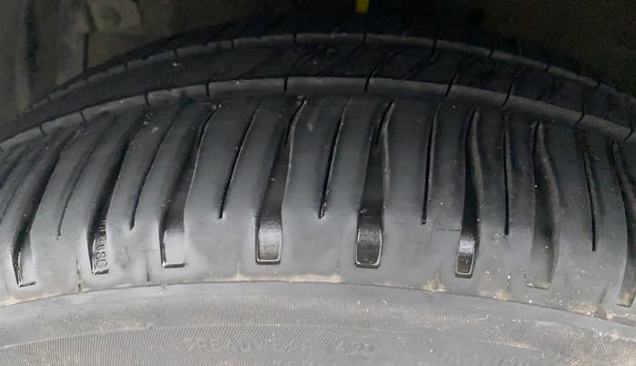 2017 Maruti Ertiga VXI AT, Petrol, Automatic, 61,486 km, Left Front Tyre Tread