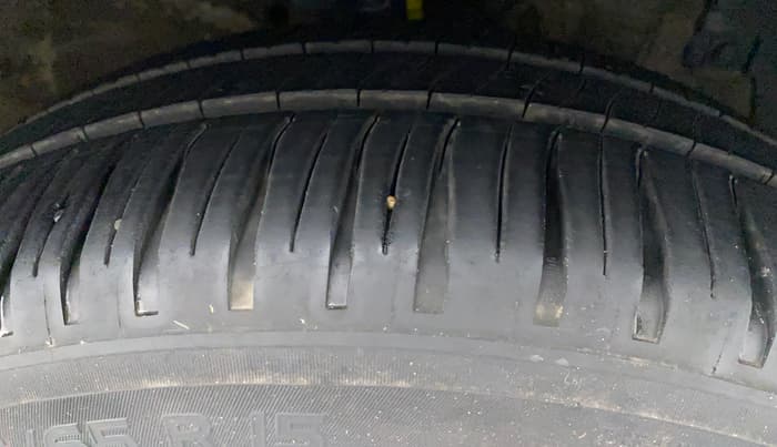 2017 Maruti Ertiga VXI AT, Petrol, Automatic, 61,486 km, Right Front Tyre Tread