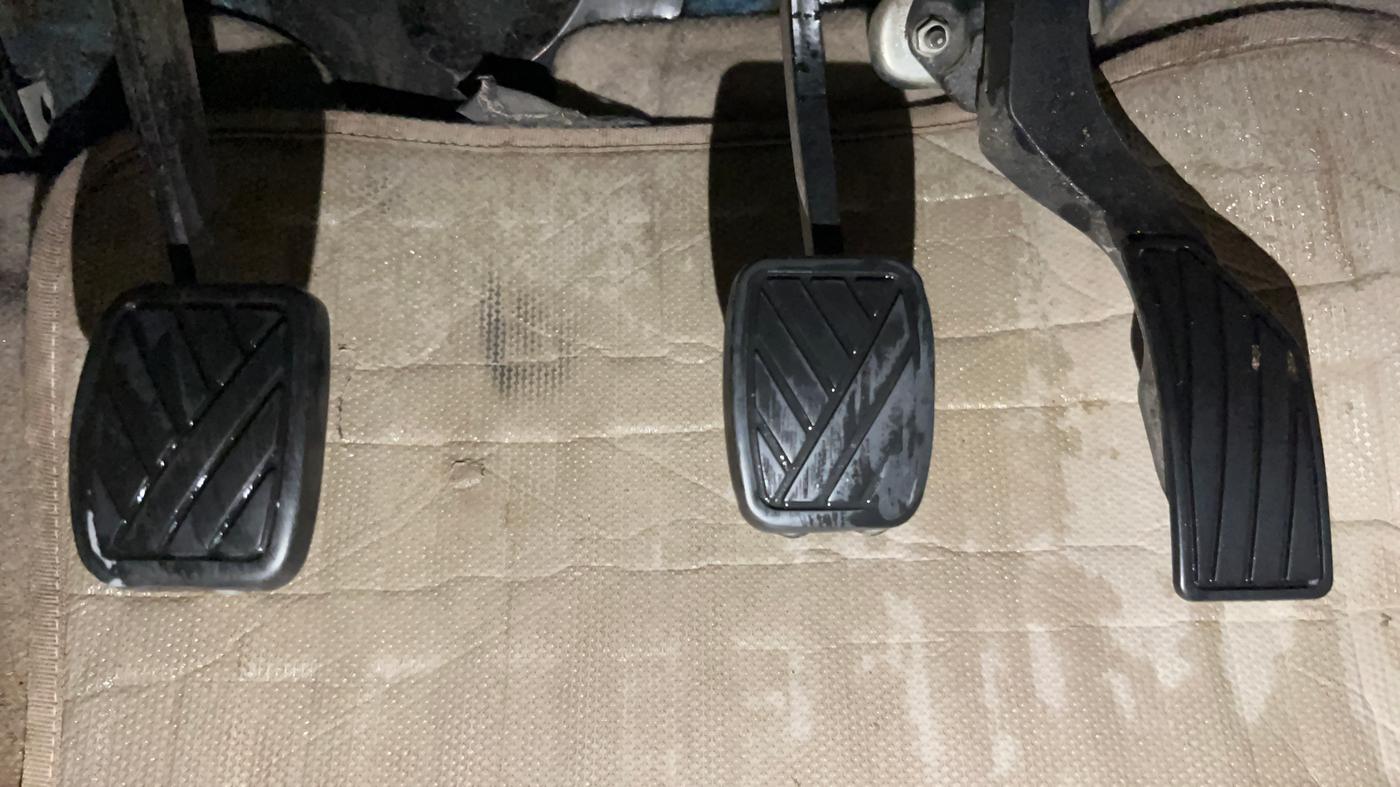2015 Maruti Swift Dzire VXI, CNG, Manual, 1,05,981 km, Pedals