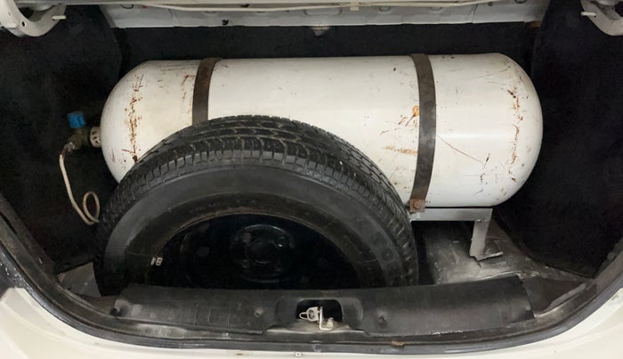 2015 Maruti Swift Dzire VXI, CNG, Manual, 1,04,551 km, Boot Inside