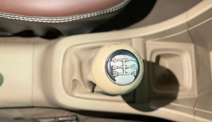 2015 Maruti Swift Dzire VXI, CNG, Manual, 1,04,551 km, Gear Lever