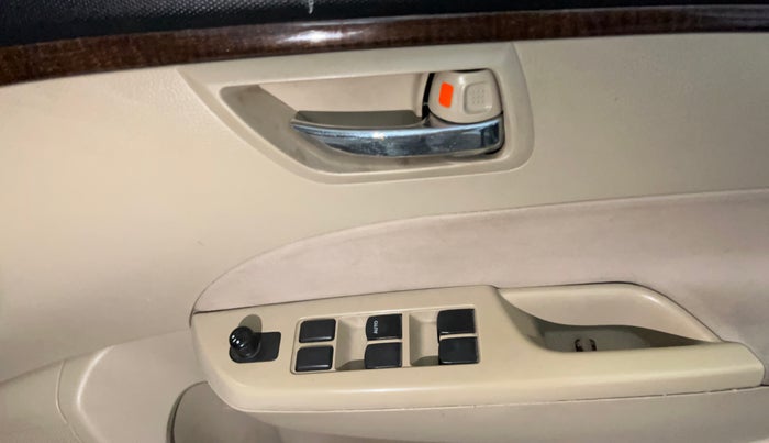 2015 Maruti Swift Dzire VXI, CNG, Manual, 1,04,551 km, Driver Side Door Panels Control