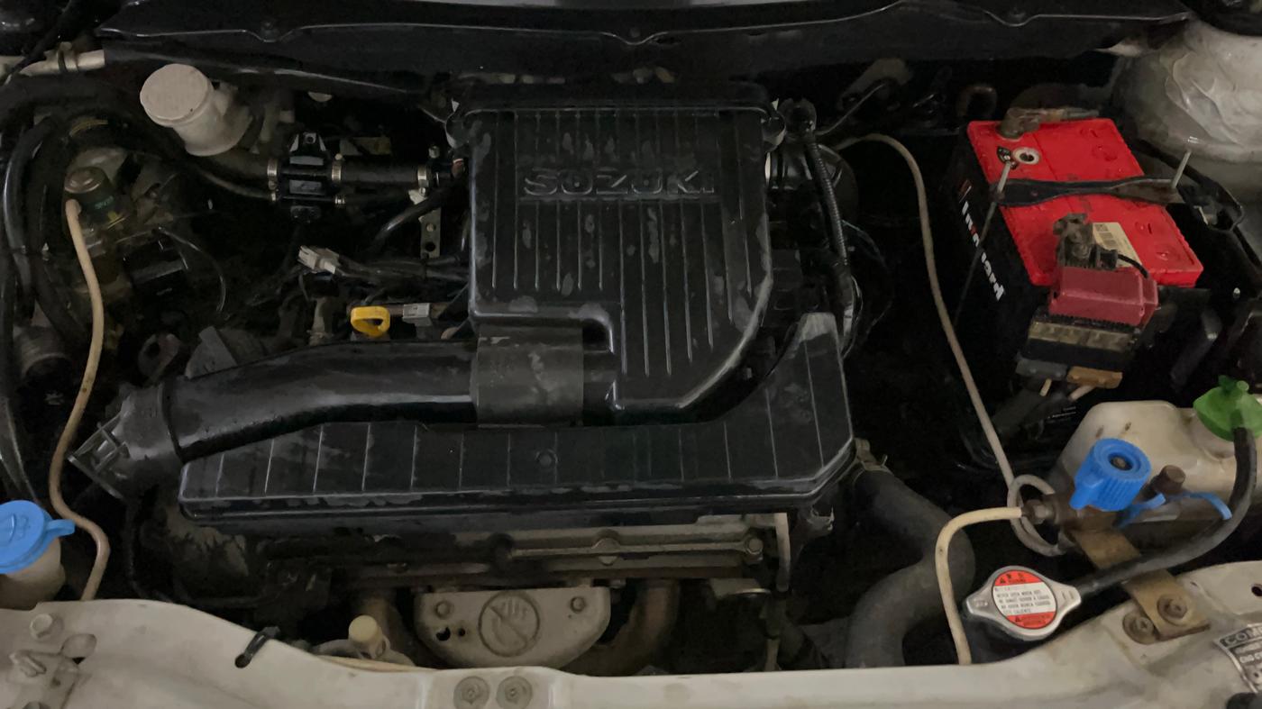 2015 Maruti Swift Dzire VXI, CNG, Manual, 1,05,981 km, Engine View