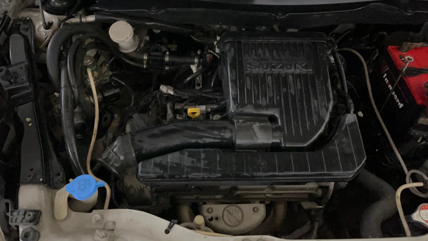 2015 Maruti Swift Dzire VXI, CNG, Manual, 1,05,981 km, Engine View - Right