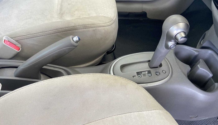 2014 Nissan Micra XV CVT, Petrol, Automatic, 67,271 km, Gear Lever