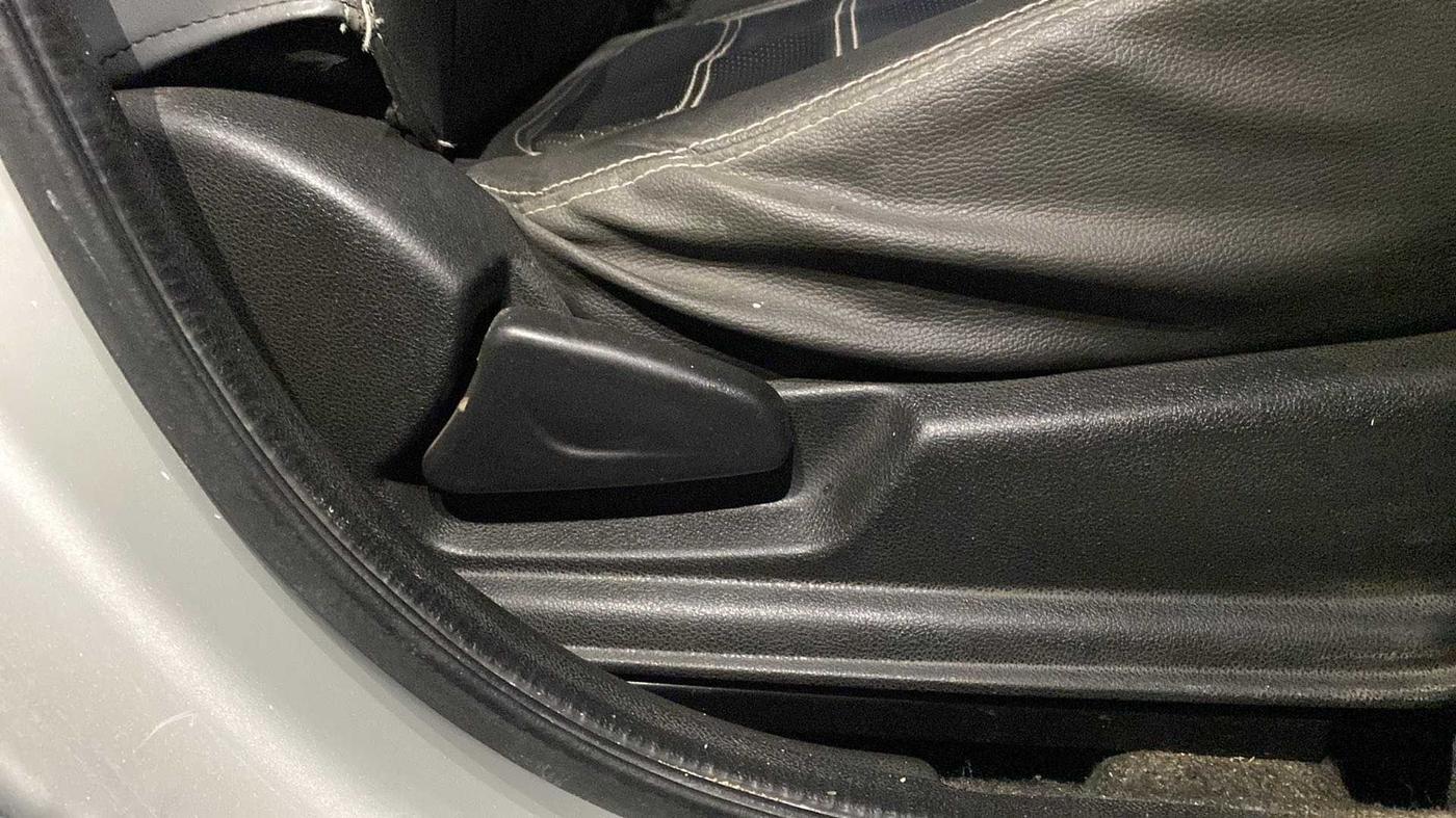 2019 Renault Kwid RXL, Petrol, Manual, 55,637 km, Driver Side Adjustment Panel