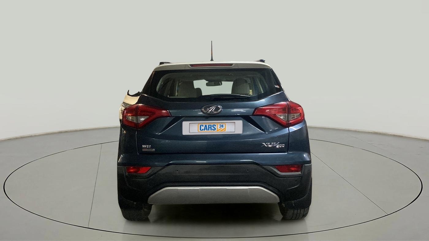 2021 Mahindra XUV300 W8 (O) 1.2 PETROL AMT DUAL TONE, Petrol, Automatic, 20,795 km, Back/Rear